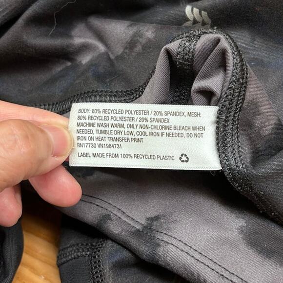 All in Motion High Rise Pocket Leggings Black Gray Camo Print, Size XL - Picture 8 of 8